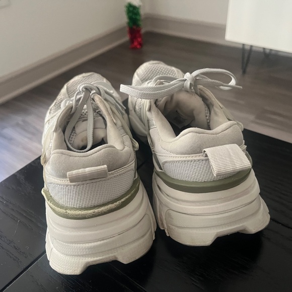 Nike Women’s V2K Run Shoes - Picture 2 of 12